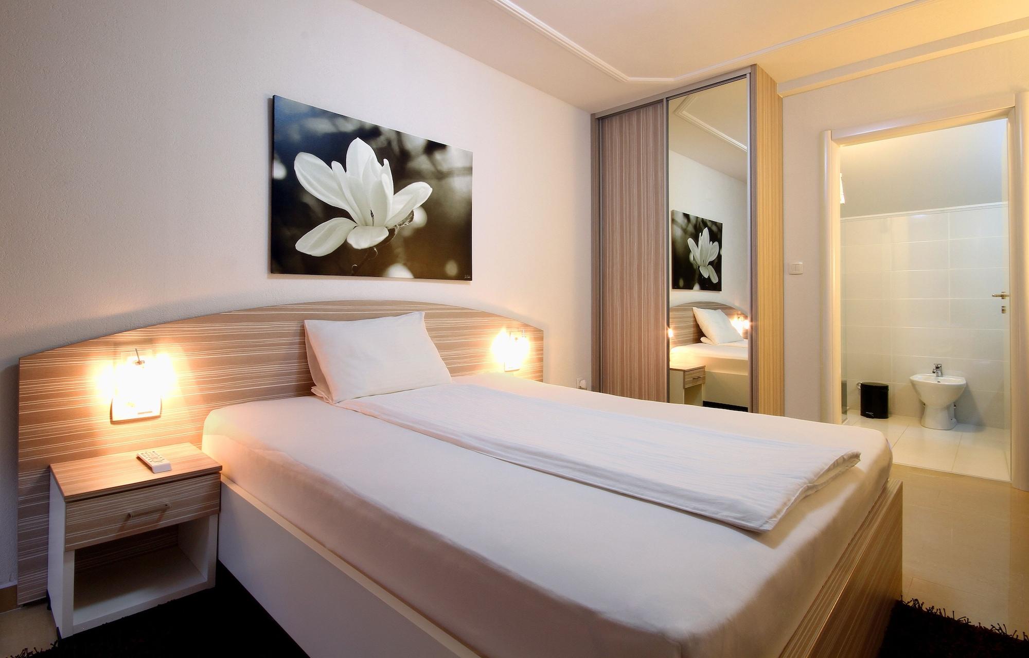 Hotel Aruba Будва Екстериор снимка