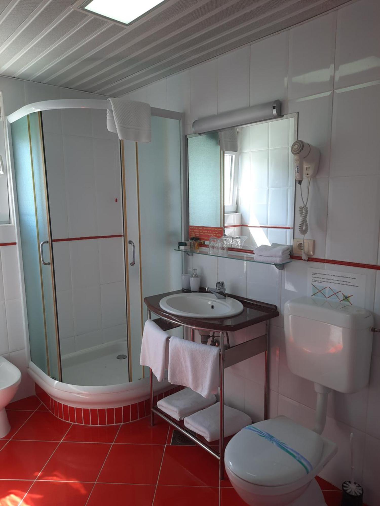 Hotel Aruba Будва Екстериор снимка
